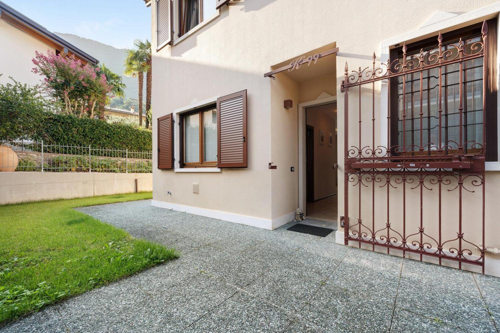 Villa Katzemburg 9999 *